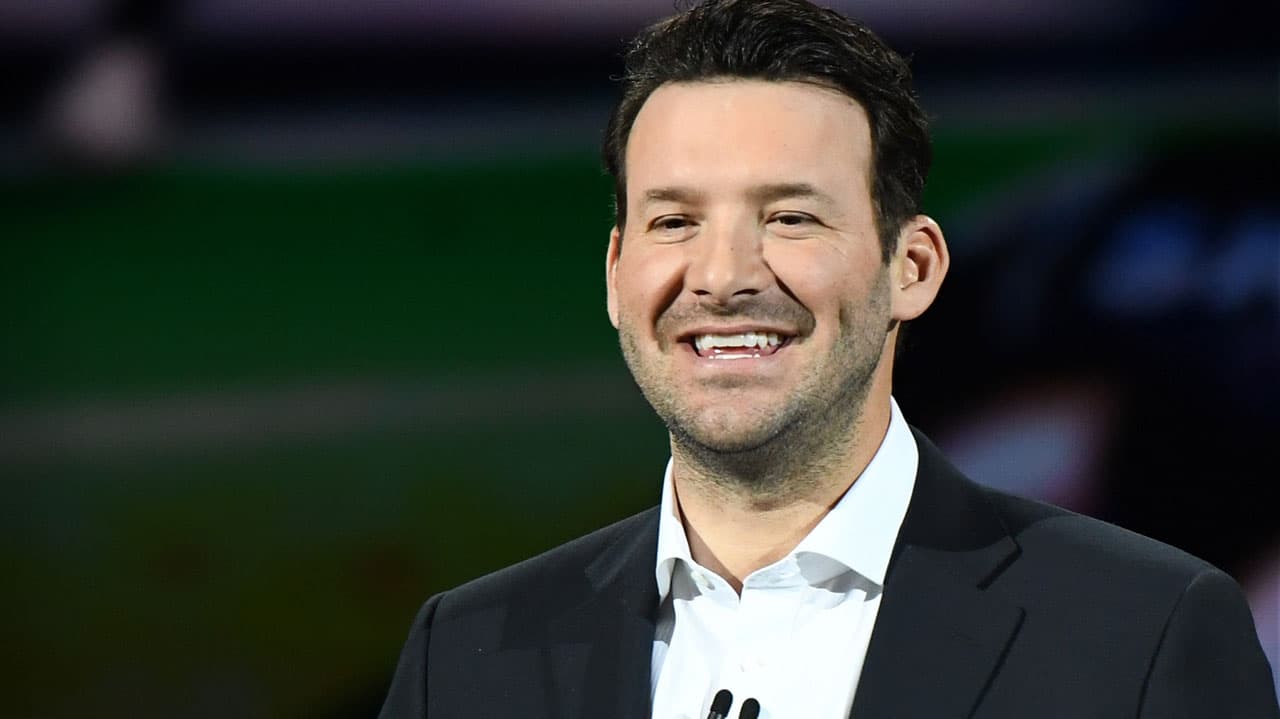 Tony Romo se convirtió en el exjugador convertido en comentarista de an´álisis mejor pagado de la historia de la televisión en Estados Unidos.