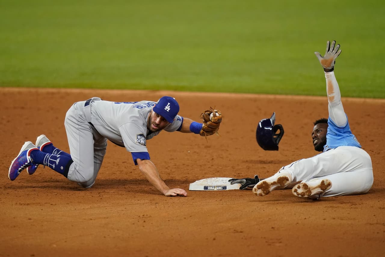 Manuel Margot demuestra el gran velocista que es y termina a centímetros de robarle home a Clayton Kershaw.