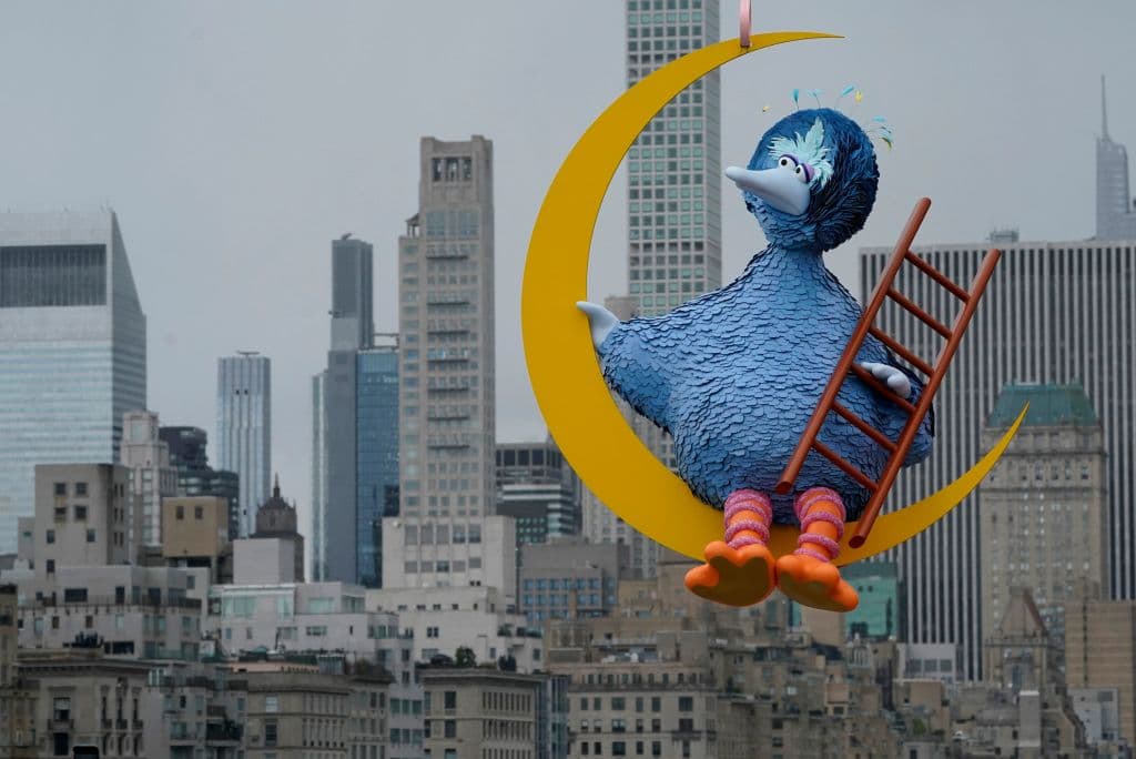 Adoptando nuevas plataformas, el programa se esfuerza por revolucionar la educación a escala mundial.