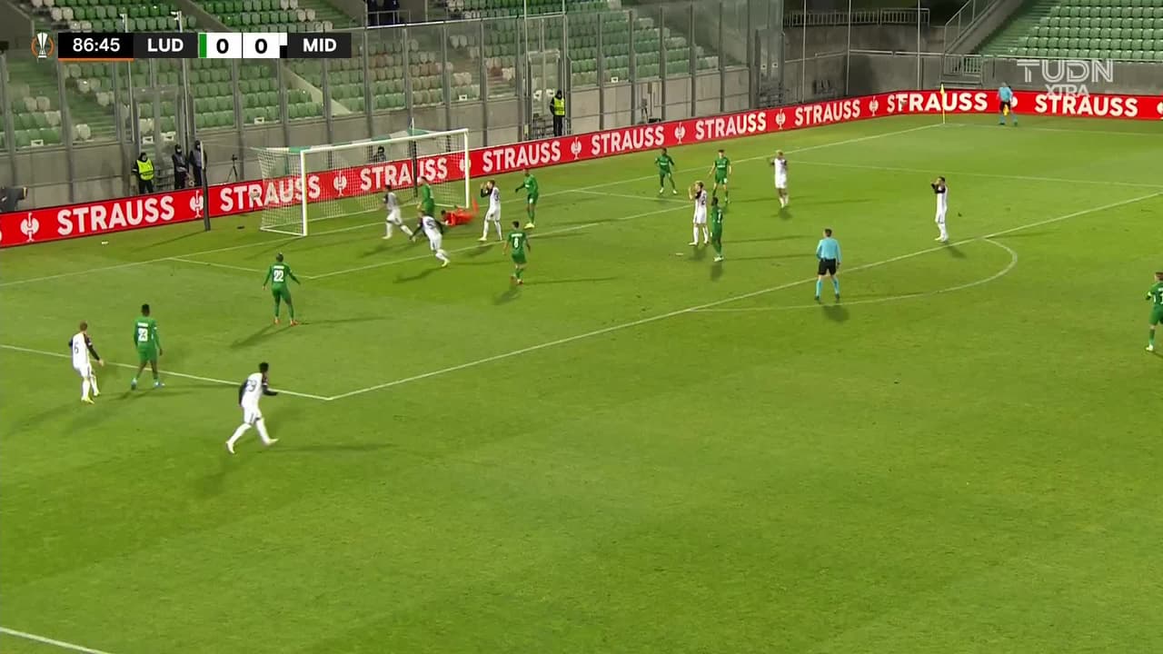 ¡TIRO ATAJADO! disparo por Gustav Isaksen.