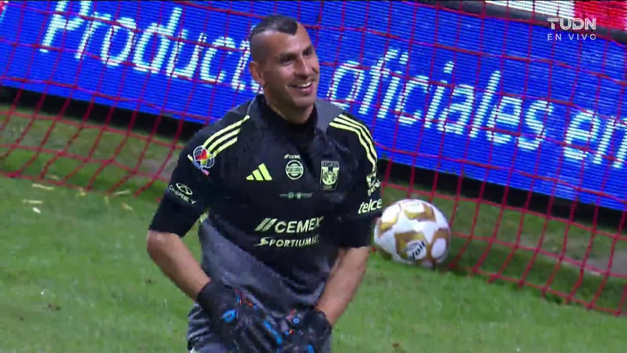 ¡GOL!  anota para Toluca. Fernando Arce