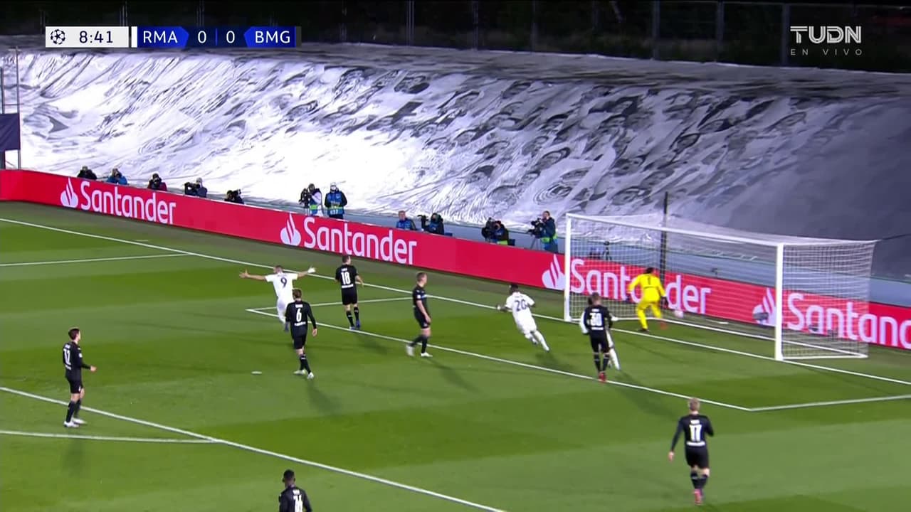 ¡GOOOL! Karim Benzema anota para Real Madrid.