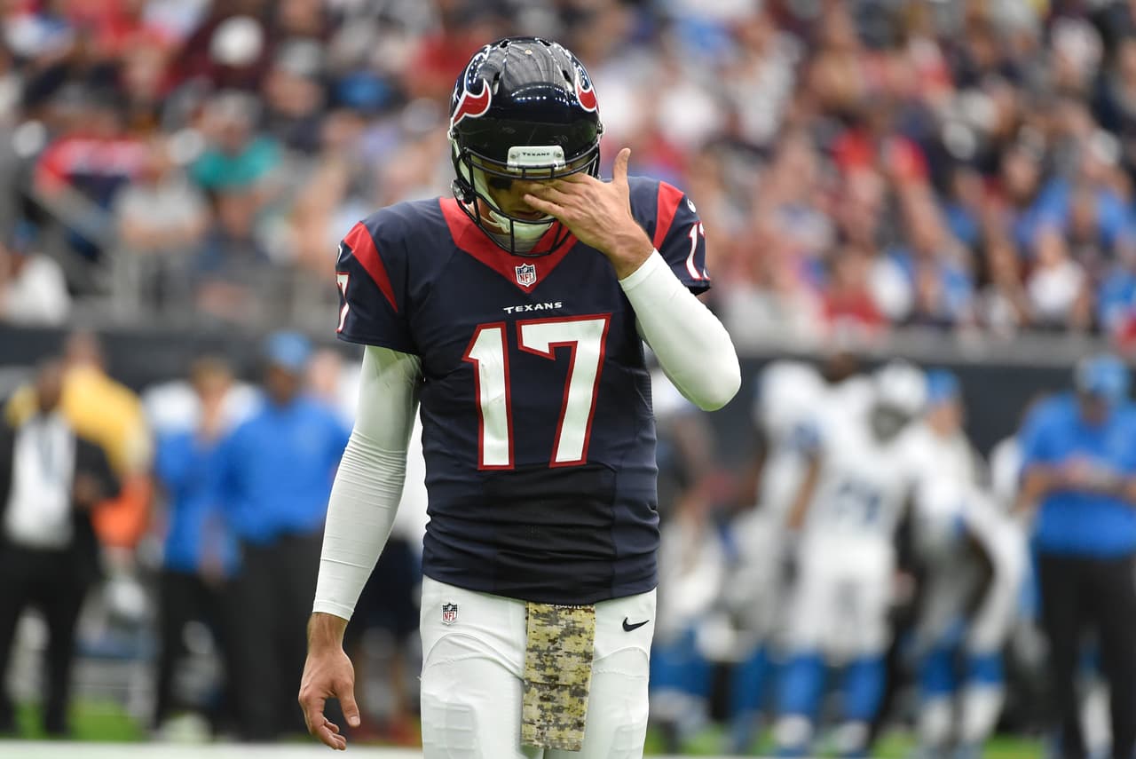 Los Texans llegaron a la segunda ronda de los playoffs en el único año de Osweiler en Houston donde terminó con 15 touchdowns, 16 intercepciones y despedido con destino a Cleveland.