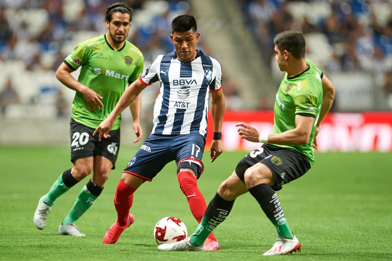 Juárez trataba de tener la posesión del esférico, pero Rayados ponía en peligro el arco que defendía Palos.