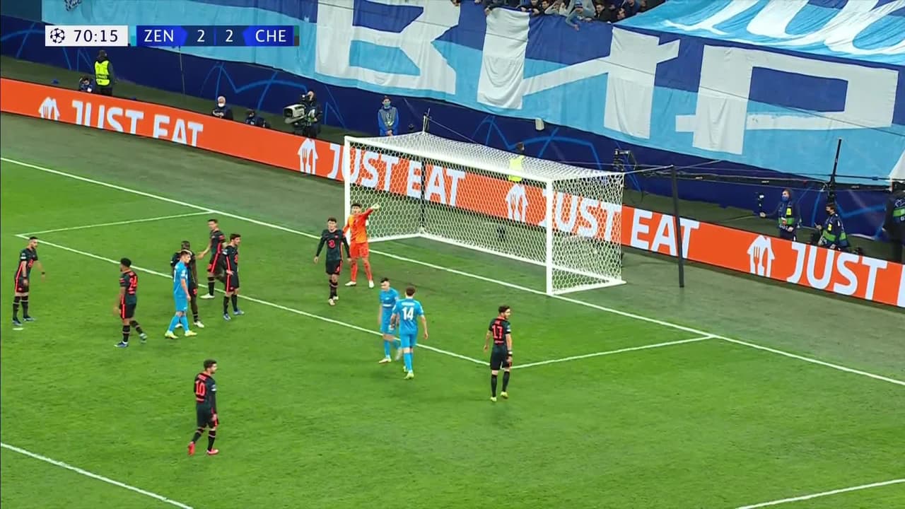 ¡TIRO ATAJADO! disparo por Sardar Azmoun.