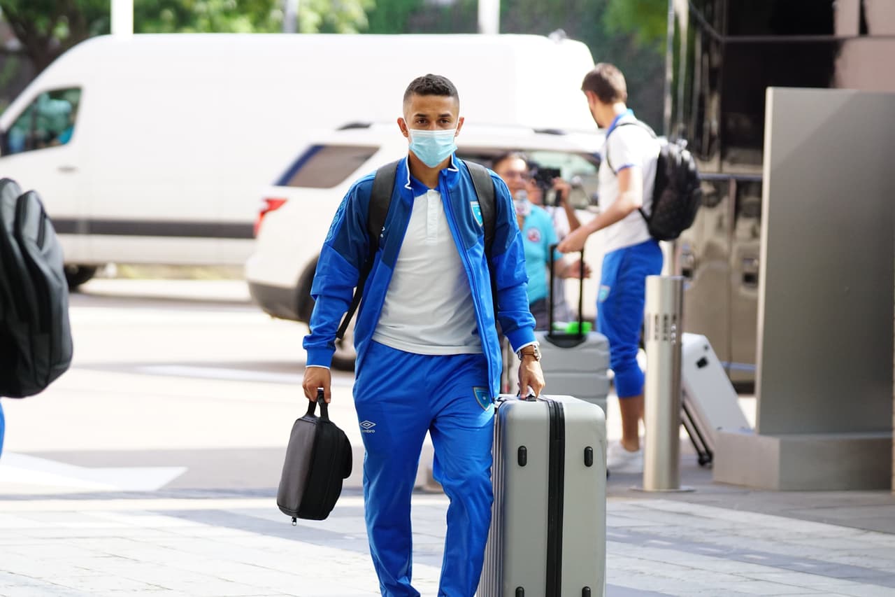 Tras el sorpresivo abandonó de Curazao por contagios de coronavirus, el combinado de Guatemala ya está en Dallas para jugar este domingo ante El Salvador por el Grupo A de la Copa Oro 2021.