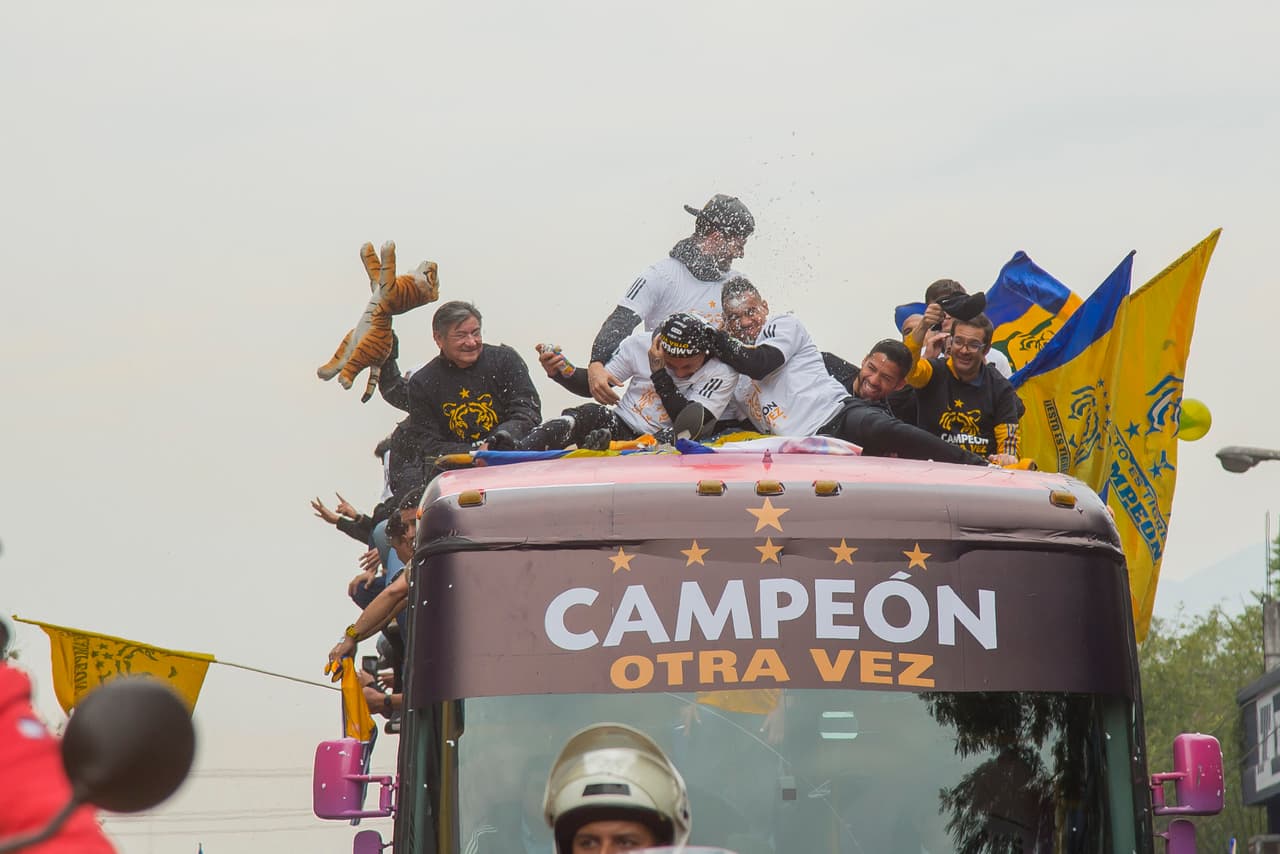 Tigres desfiló por las calles de Monterrey como campeón del Apertura 2017.