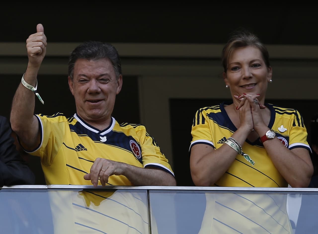 El presidente colombiano Juan Manuel Santos es fanático de Independiente Santa Fe, equipo del que asumió el amor por su familia.