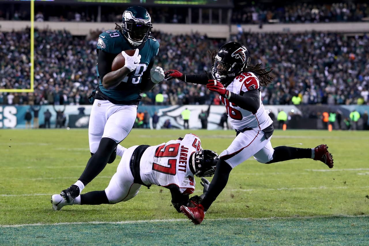 LeGarrette Blount consiguió la única anotación de los Eagles en un acarreo de una yarda. El corredor consiguió 19 yardas totales en 9 carreras.