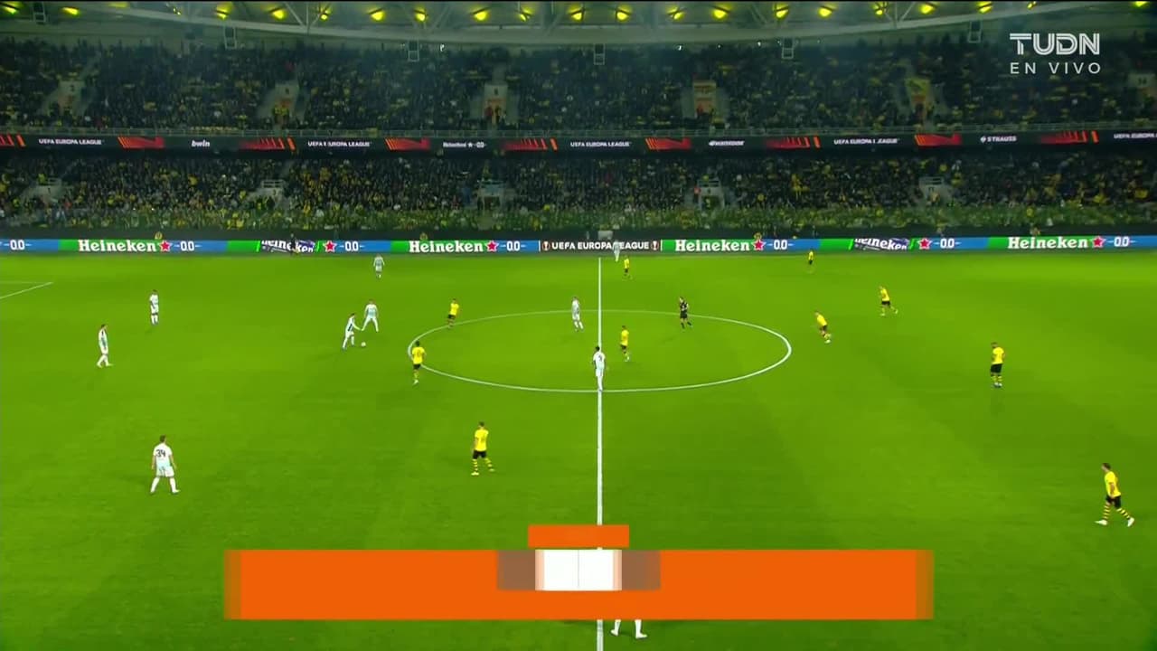 Arranca el partido y la pelota está en juego.