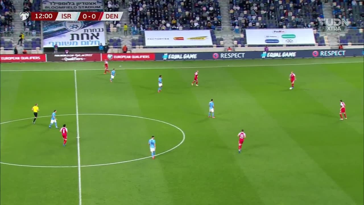 ¡GOL!  anota para Dinamarca. Martin Braithwaite