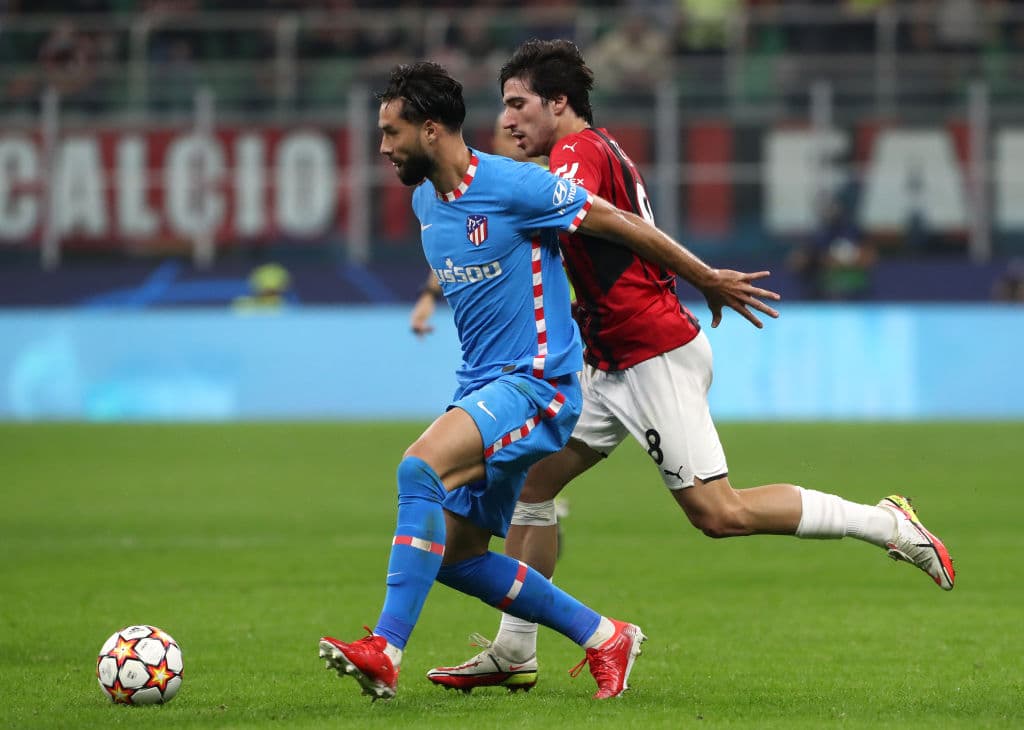 Con goles de Antoine Griezmann al 84 y Lusi Suárez al 90+7, el Atlético de Madrid consigue una magistral remontada 1-2 en su visita al Milan.