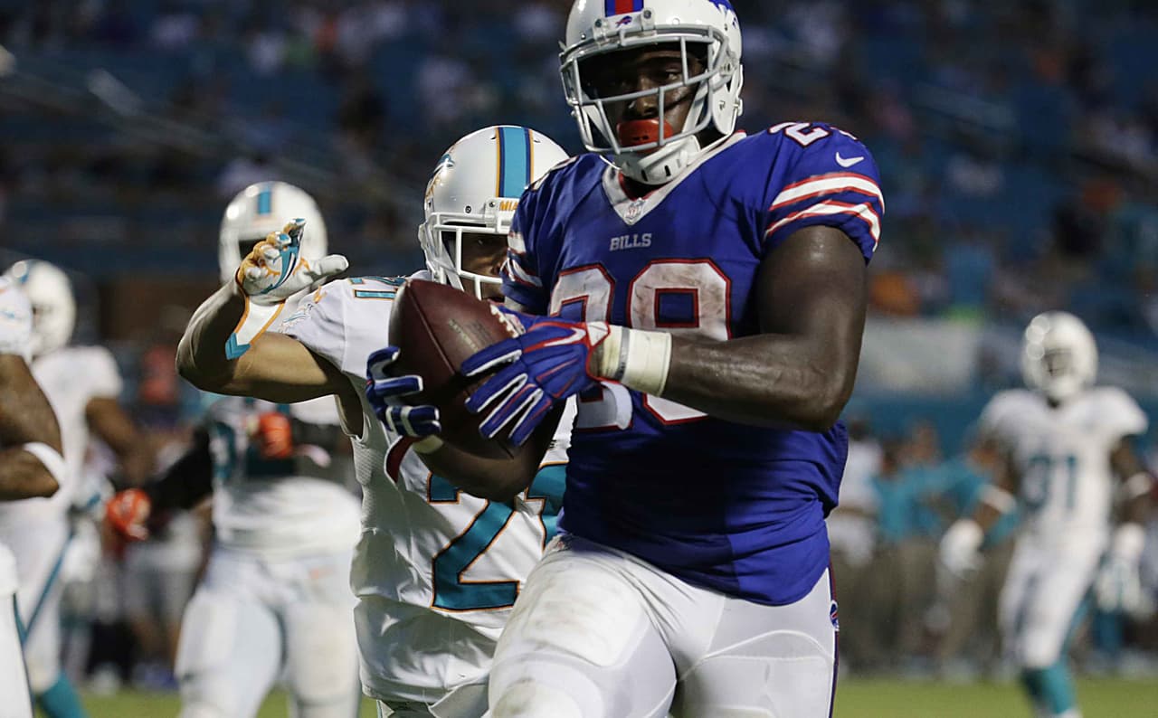 El corredor novato Karlos Williams sumó 110 yardas y un touchdown en 12 acarreos y los Bills apalearon 41-14 a los Dolphins.