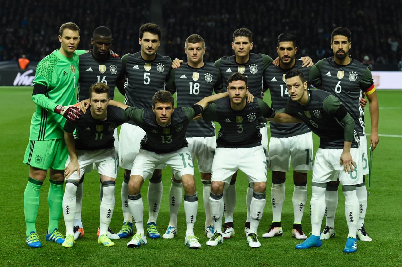 Inglaterra vino de atrás y remontó dos goles de Alemania para vencer 3-2 a la campeona del mundo en el Olímpico de Berlín impulsada por una generación de jóvenes prometedores comandados por Harry Kane y Jamie Vardy que anotaron en la victoria de los ‘Tres Leones’.