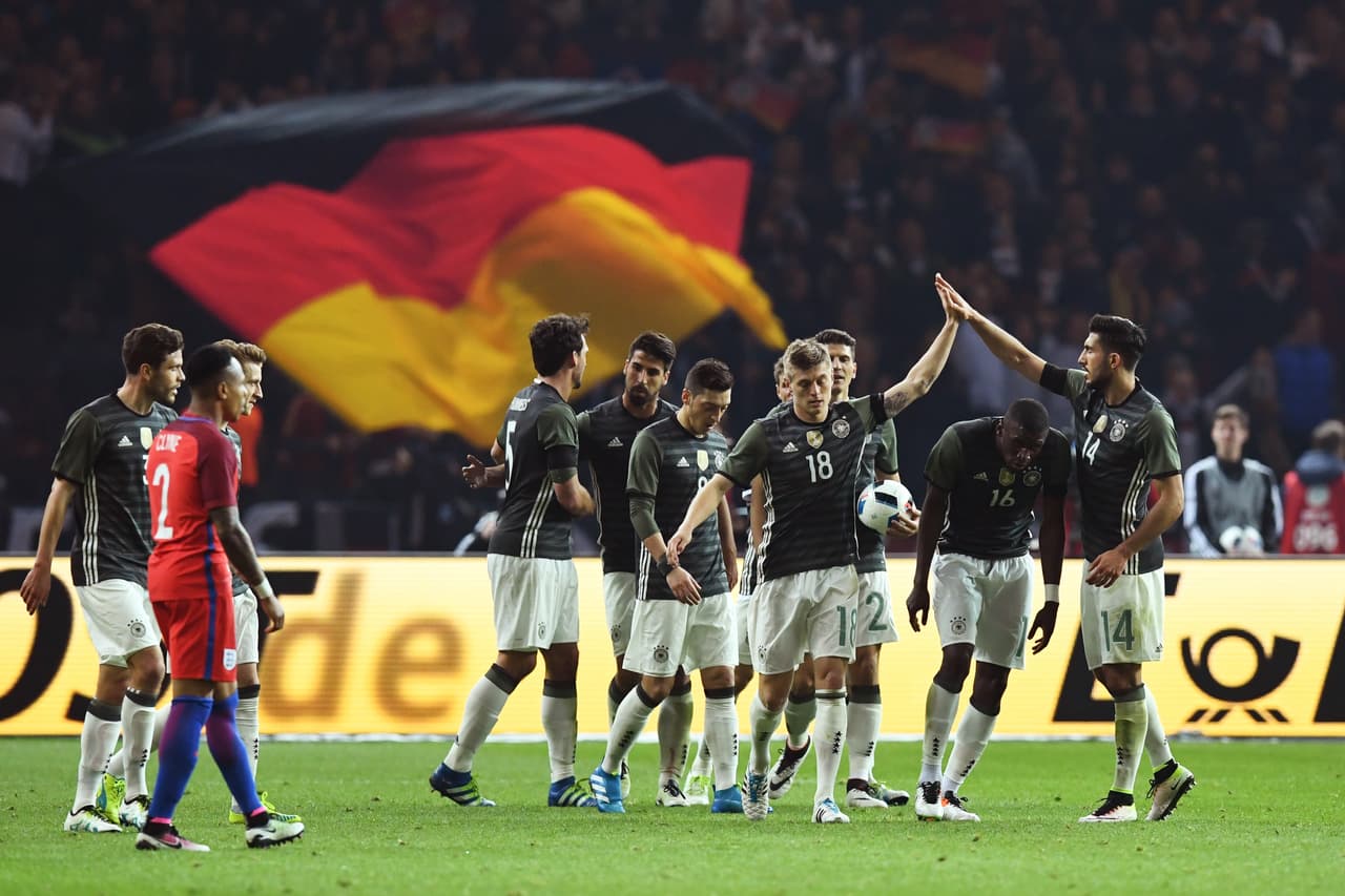 De los varios frentes en Europa sobresalió el clásico que se vivió en tierras teutonas donde Inglaterra brilló, especialmente tras el descanso, dejando en evidencia el mal momento que vive la ‘Mannschaft’, que terminó abucheada por su gente.