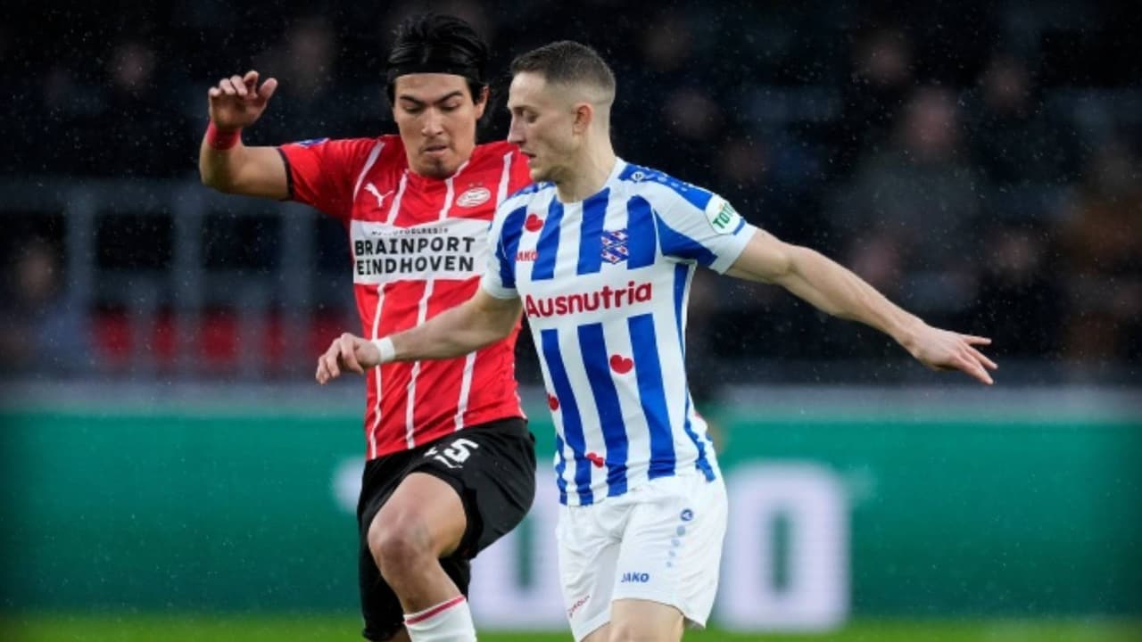 Erick Gutiérrez salió lesionado ante el Heerenveen