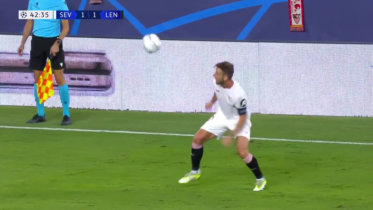 ¡TIRO ATAJADO! disparo por Erik Lamela.