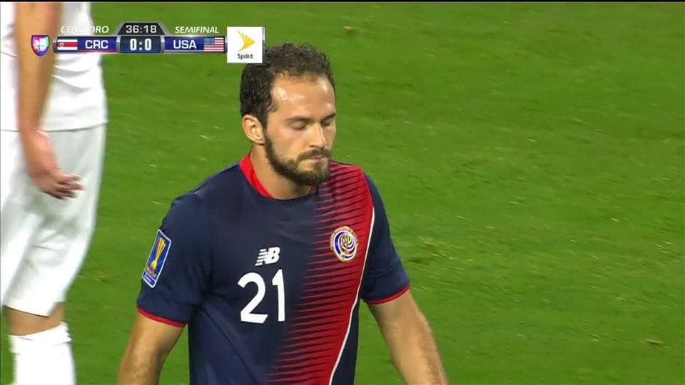 Pase de Bryan Ruiz,que marca el gol