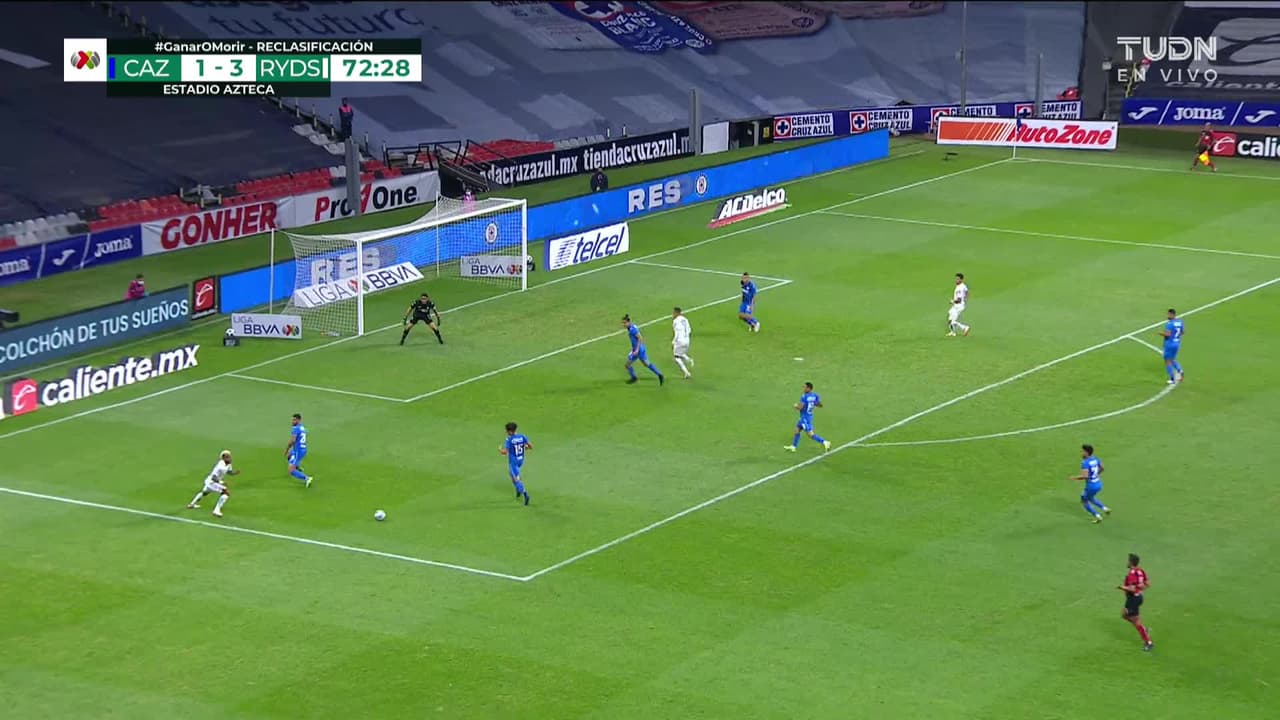 ¡TIRO ATAJADO! disparo por Roberto Alvarado.