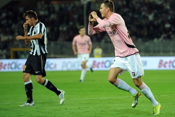 Juventus continuó su mal paso en la Liga italiana con derrota ante el Palermo.