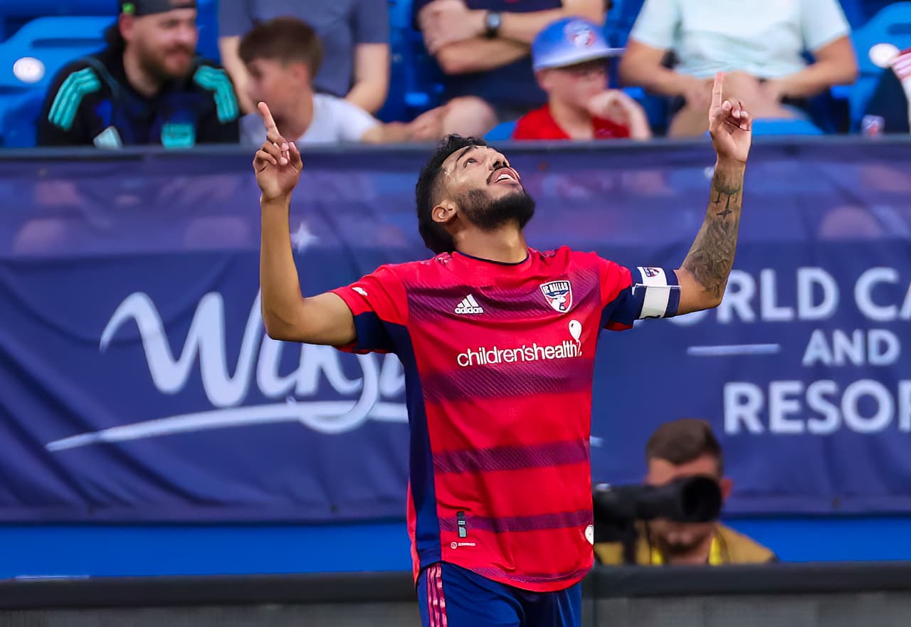 <b>JESÚS FERREIRA - FC Dallas</b> | por Votación
<br>Los 10 goles de Ferreira en 2023 están igualados como la tercer mejor marca en la MLS. En 2022 el internacional estadounidense fue reconocido como el Jugador Joven del Año de la MLS, e incluido en el XI Ideal de la liga, con un récord de 18 tantos.