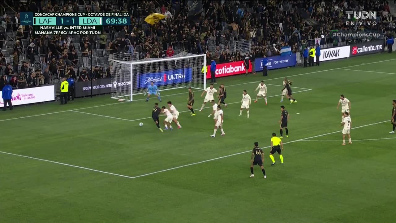 ¡TIRO ATAJADO! disparo por Son Heung-Min.