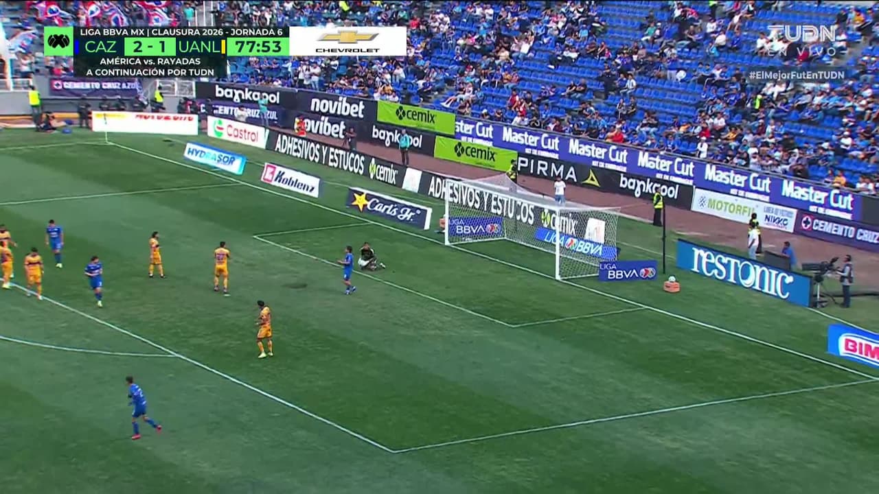 ¡TIRO ATAJADO! disparo por Christian Ebere.