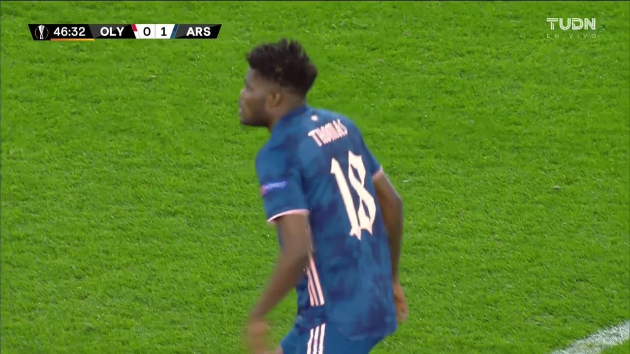 ¡TIRO ATAJADO! disparo por Thomas Partey.