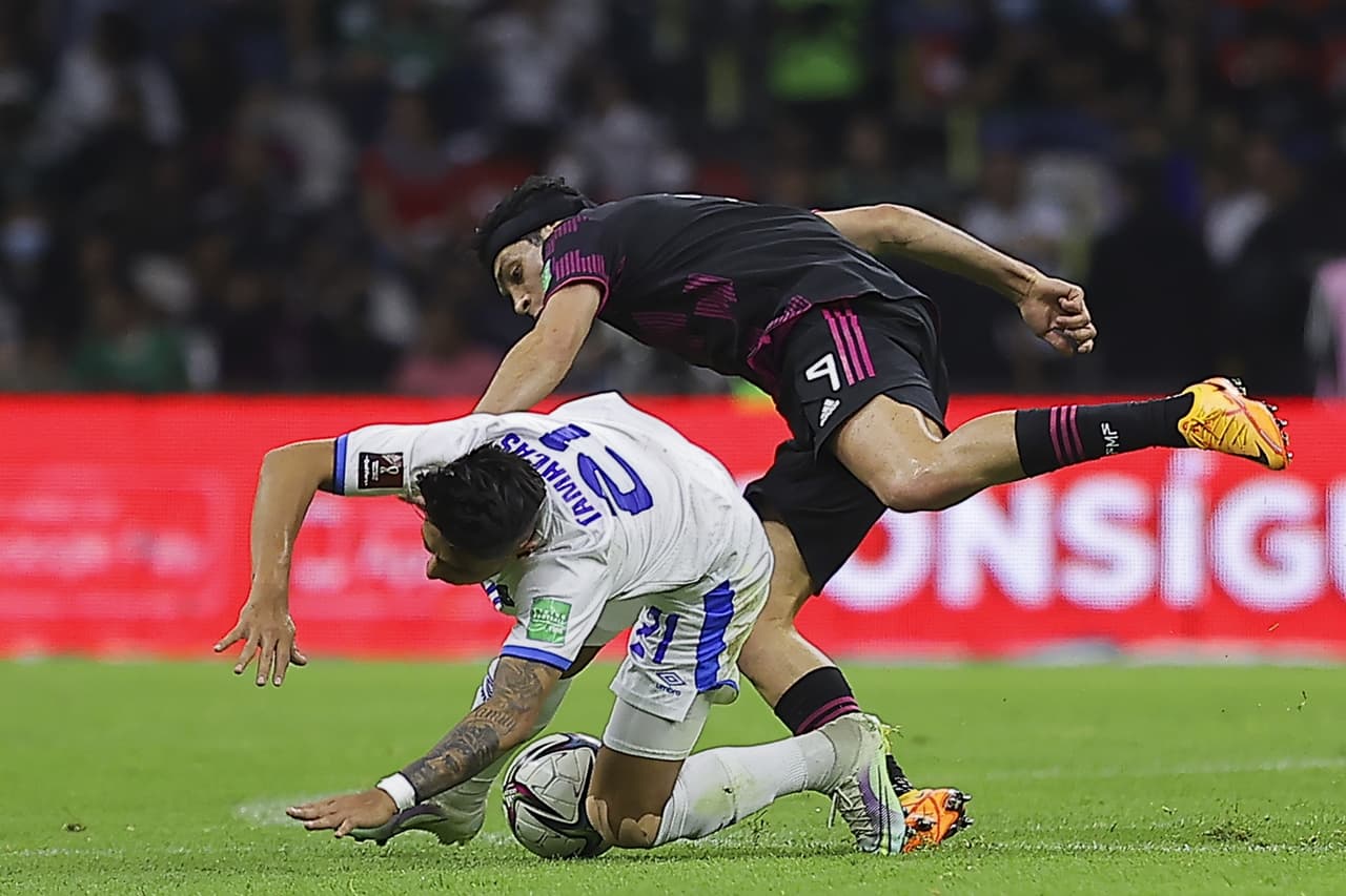 México selló su pase al Mundial con una victoria sobre El Salvador, gracias a los goles de Uriel Antuna y Raúl Jiménez.