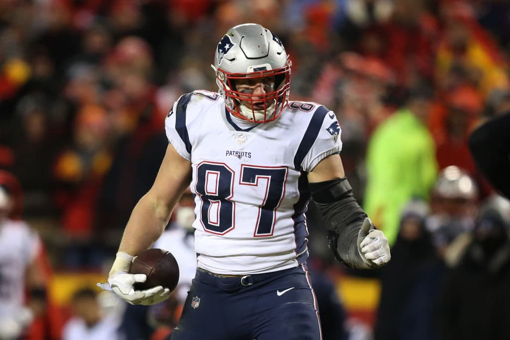 Un reporte vincula las lesiones de Rob Gronkowski con el entrenador de Tom Brady