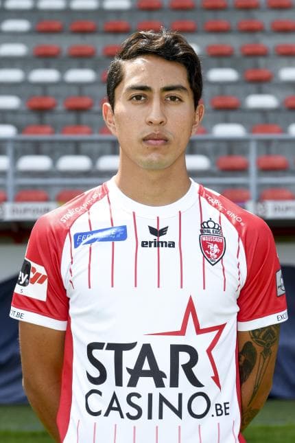Mouscron 1-3 Standard Liege: el duelo mexicano entre Omar Govea y Guillermo Ochoa se lo quedó el portero. Ambos fueron titulares, pero el joven mediocampista fue sustituido al minuto 85.
