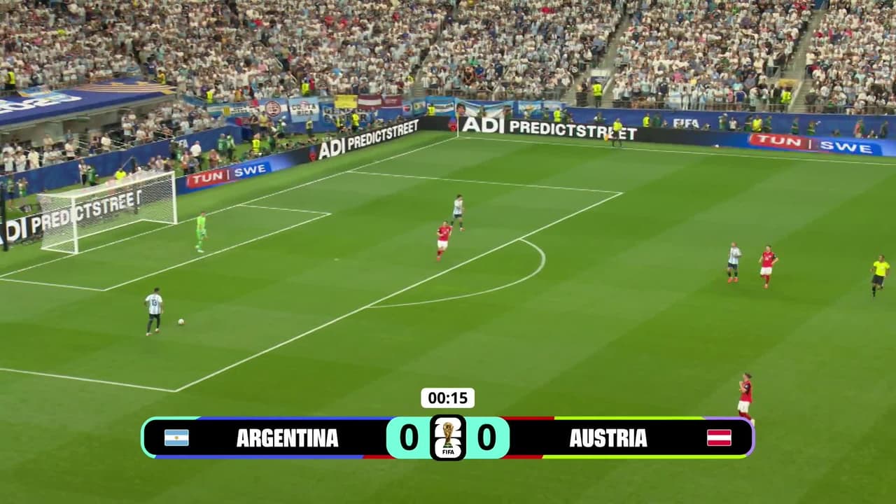 Arranca el partido y la pelota está en juego.