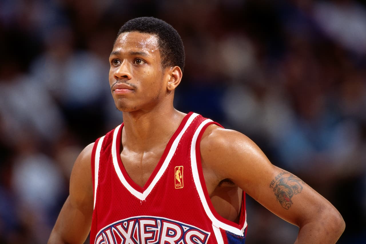 La lista continúa con Allen Iverson, uno de los jugadores más emblemáticos en la historia de los Philadelphia 76ers. Su racha la consiguió en 1997 con cinco juegos superando la barrera de los 40 puntos, con uno de ellos incluso en 50 unidades.