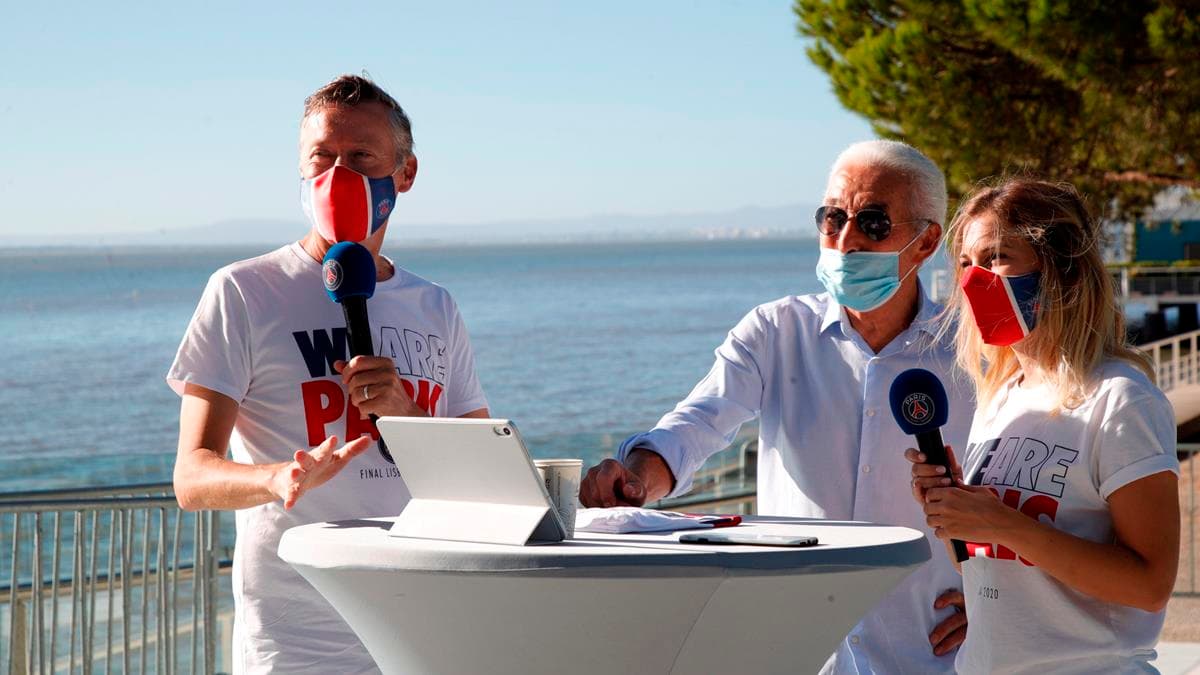 Jean Djorkaeff en la mesa de transmisión del canal del PSG.