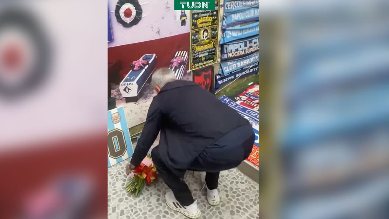 José Mourinho llevó flores al santuario de Diego Maradona en Nápoles