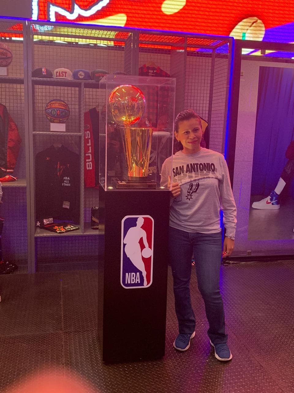 El Arena Ciudad de México esta listo para albergar el duelo de la NBA entre Spurs y Suns.