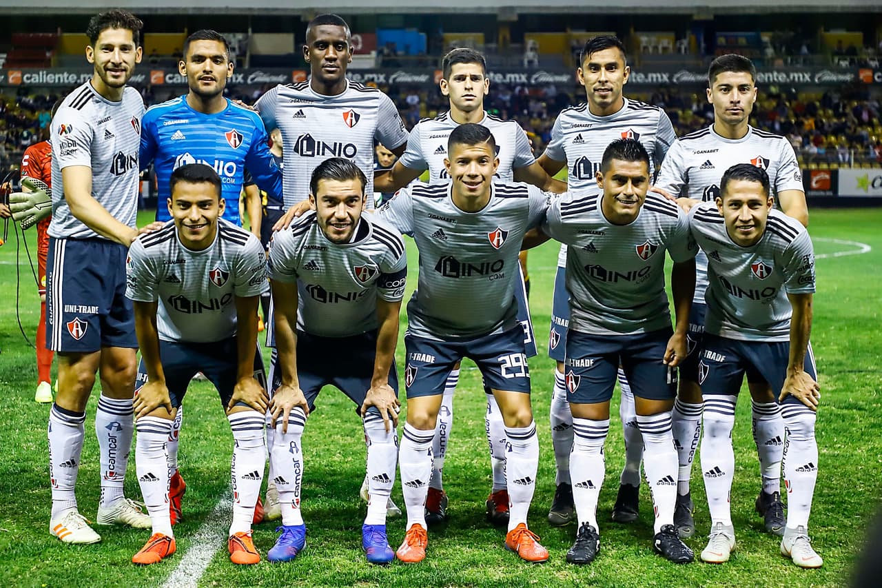 Ángel Hoyos plantó a estos 11 jugadores para buscar el pase a Cuartos.