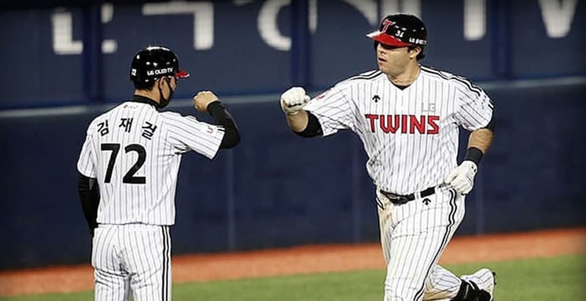 Roberto Ramos brilla en el beisbol de Corea con su 13° HR