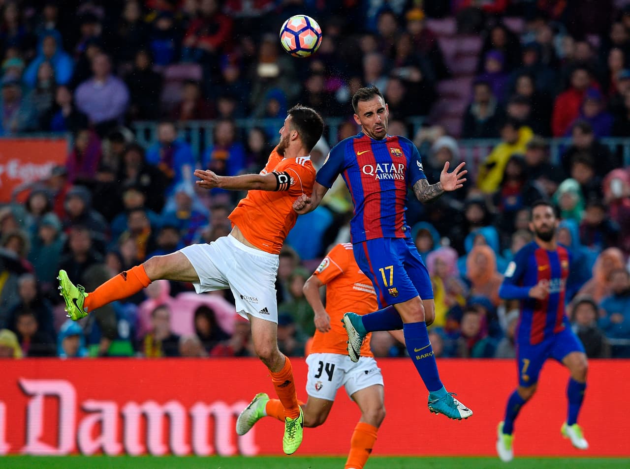 Para el complemento, Osasuna intentó sacudirse un poco en el estadio Camp Nou.