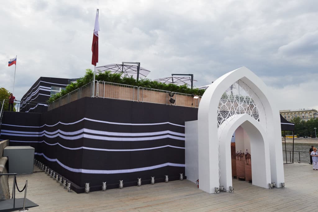 Los detalles cataríes en el Majlis Qatar pavilion y dentro del museo Qatar Elements lucieron en cada rincón. Hubo exposiciones culinarias, culturales y musicales para dar a conocer más su país.