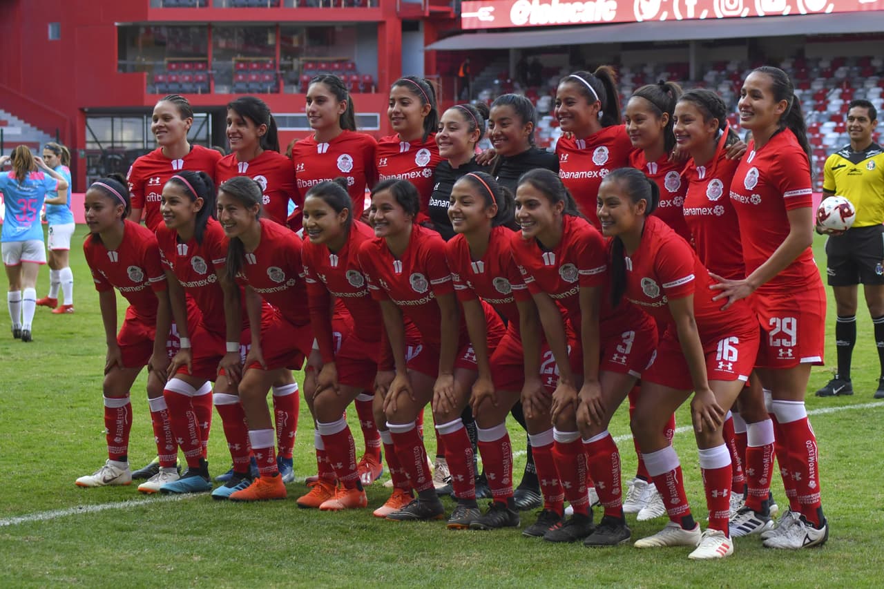Con goles de Desiree Monsiváis, Rayadas venció, no sin sufrir al final 1-2 a las Diablitas del Toluca, en la Bombonera, Karla Saavedra descontó para las locales.