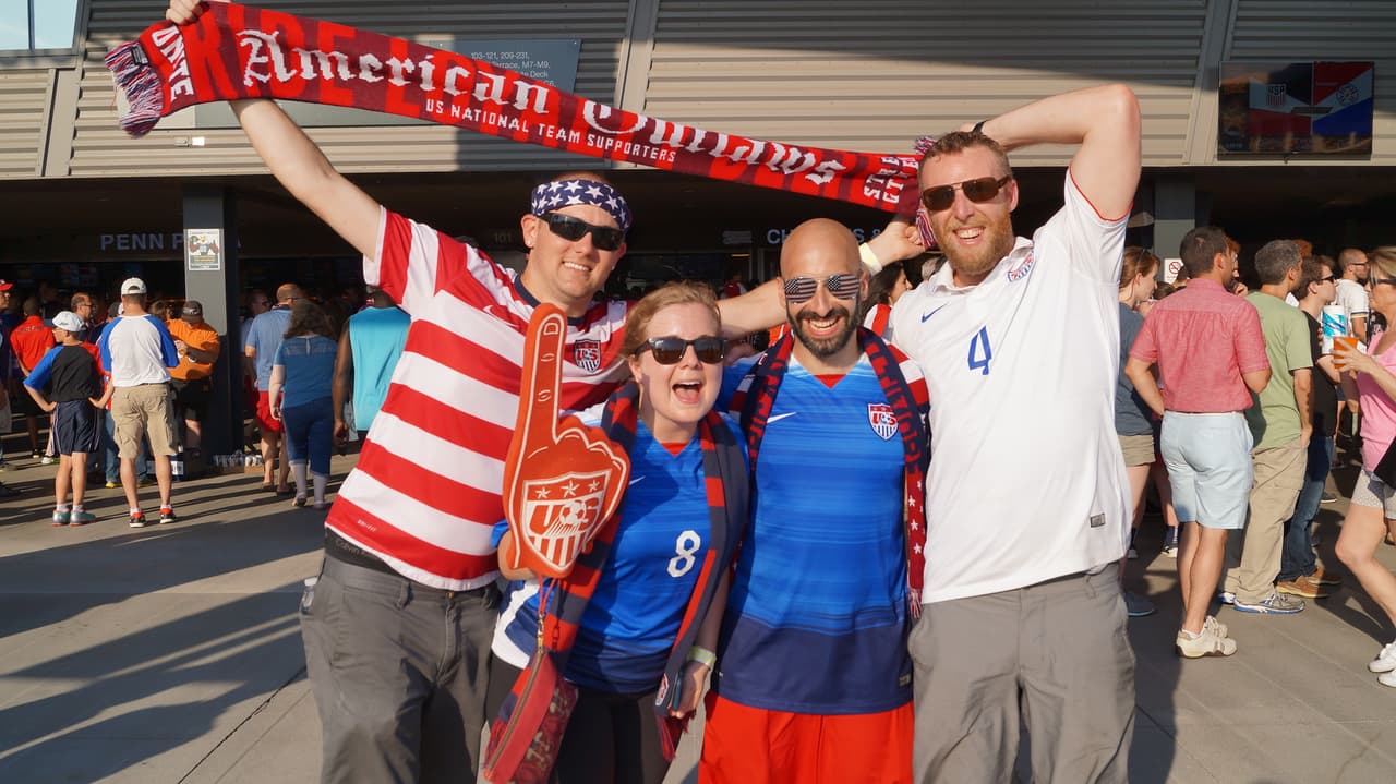 Los fanáticos de Estados Unidos y Paraguay se hicieron sentir en el Lincoln Financial Field de Filadelfia.