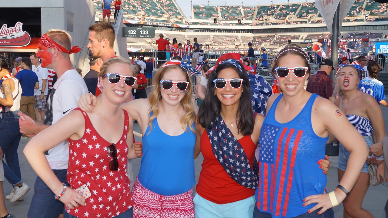 Los fanáticos de Estados Unidos y Paraguay se hicieron sentir en el Lincoln Financial Field de Filadelfia.