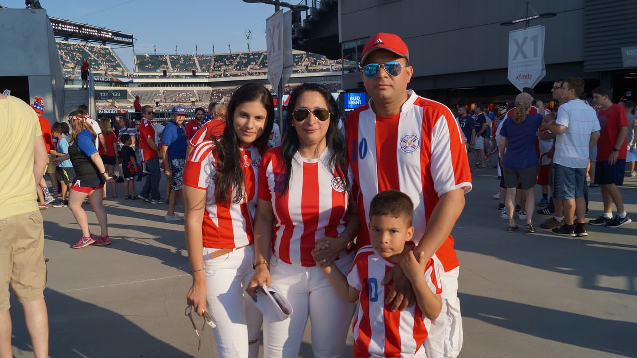 Los fanáticos de Estados Unidos y Paraguay se hicieron sentir en el Lincoln Financial Field de Filadelfia.