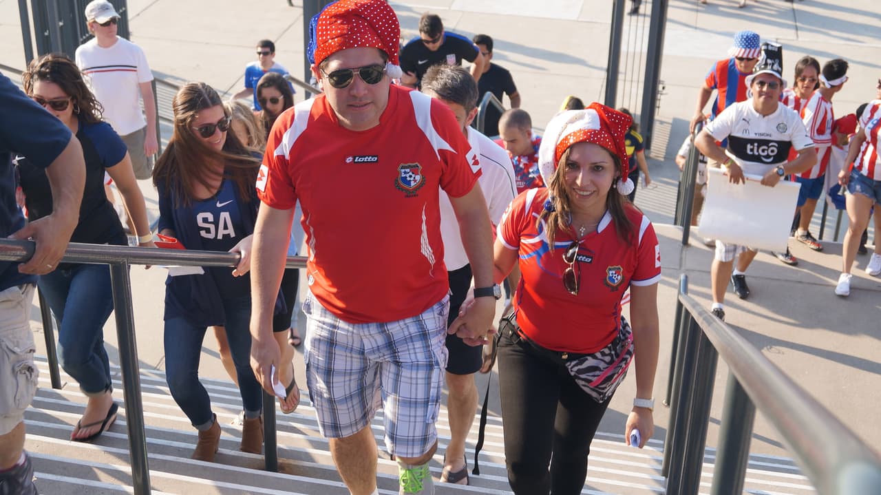 Los fanáticos de Estados Unidos y Paraguay se hicieron sentir en el Lincoln Financial Field de Filadelfia.