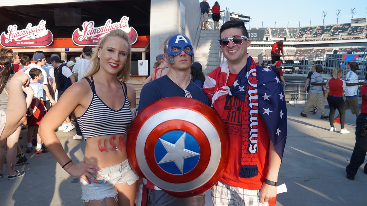 Los fanáticos de Estados Unidos y Paraguay se hicieron sentir en el Lincoln Financial Field de Filadelfia.