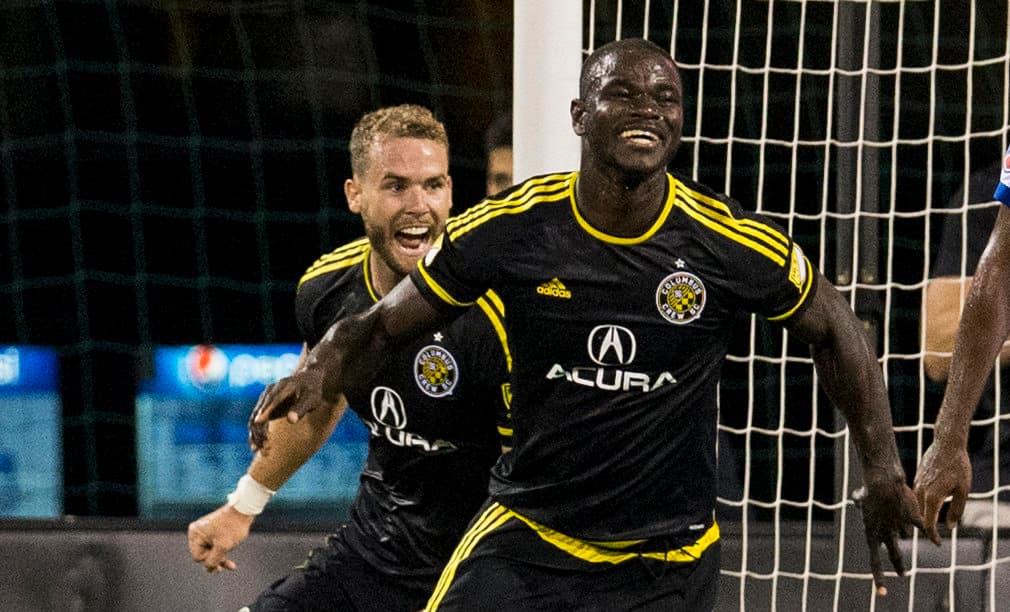 Jonathan Mensah fue determinante en su propia área y en la de FC Dallas, donde marcó un gol fundamental para la victoria de Columbus Crew. (USA Today Images)