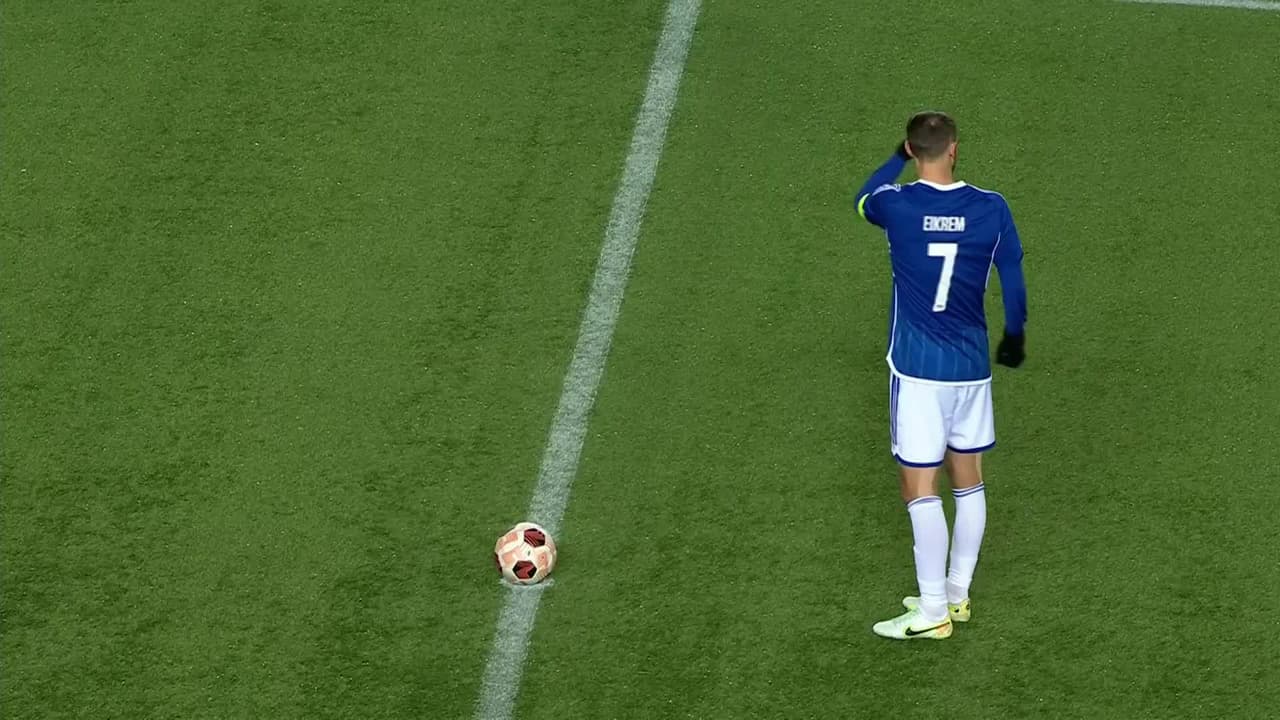 Arranca el partido y la pelota está en juego.