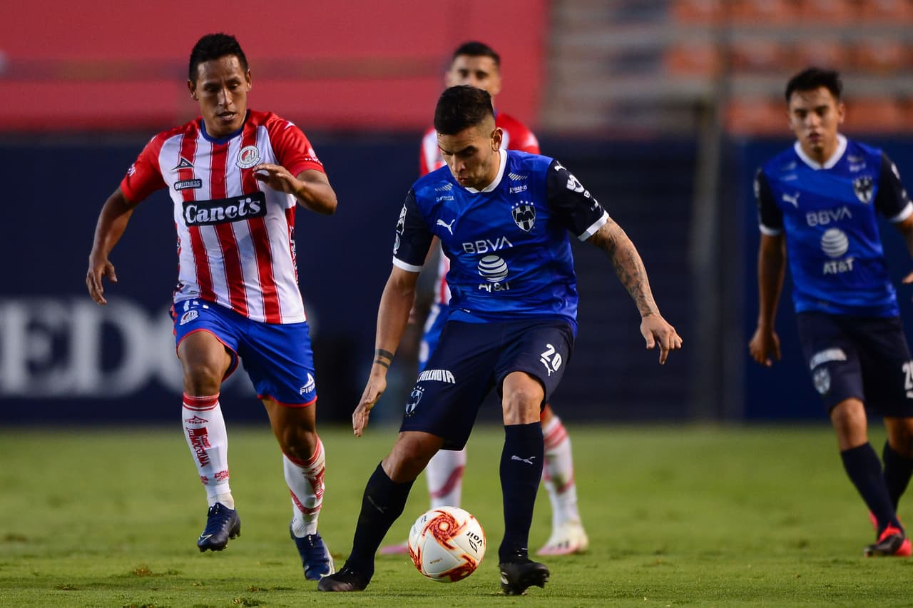 Con goles de Aké Loba y Maximiliano Meza, los Rayados se imponen 1-2 en su visita al Atlético San Luis.
