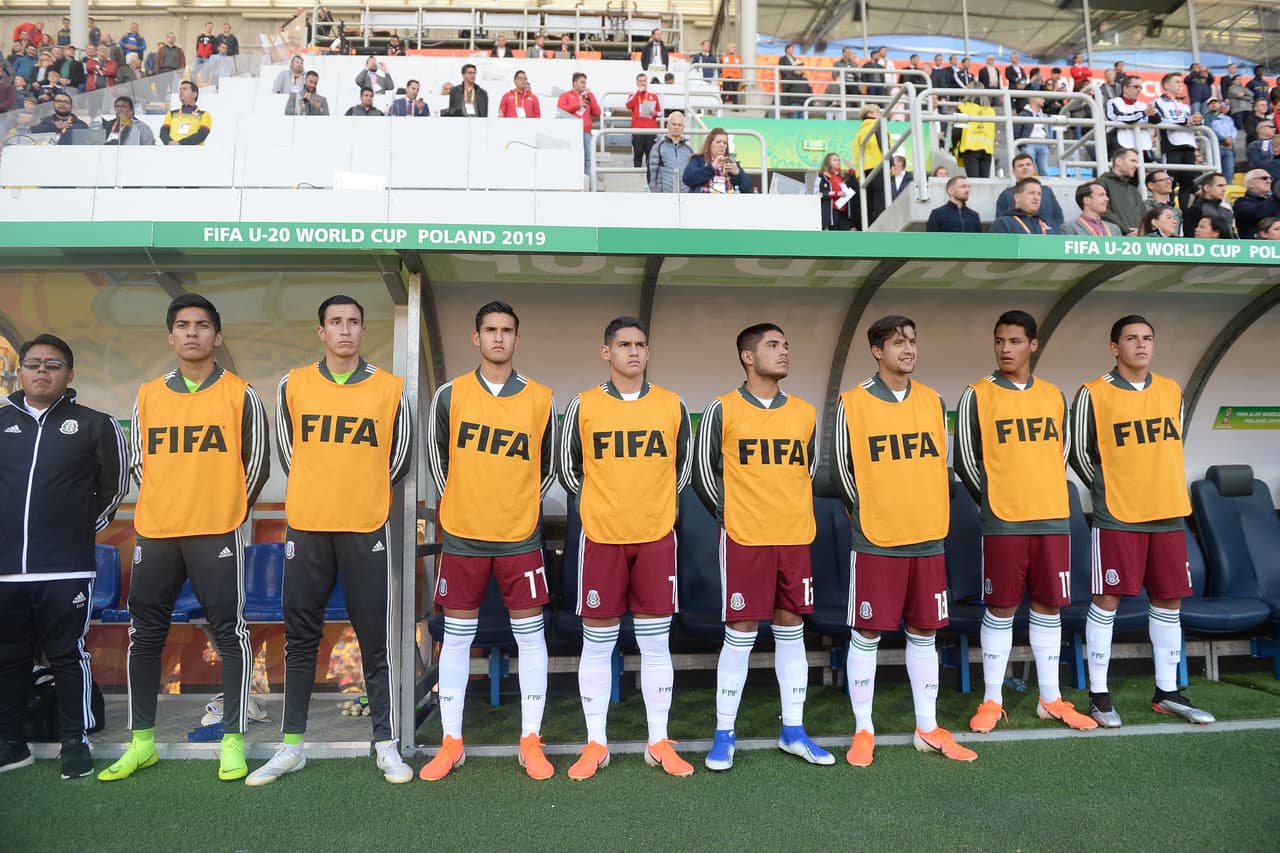 Este fue el banco de suplentes que dispuso Ramírez para este juego. Todos listos para darle una mano al equipo en el campo.